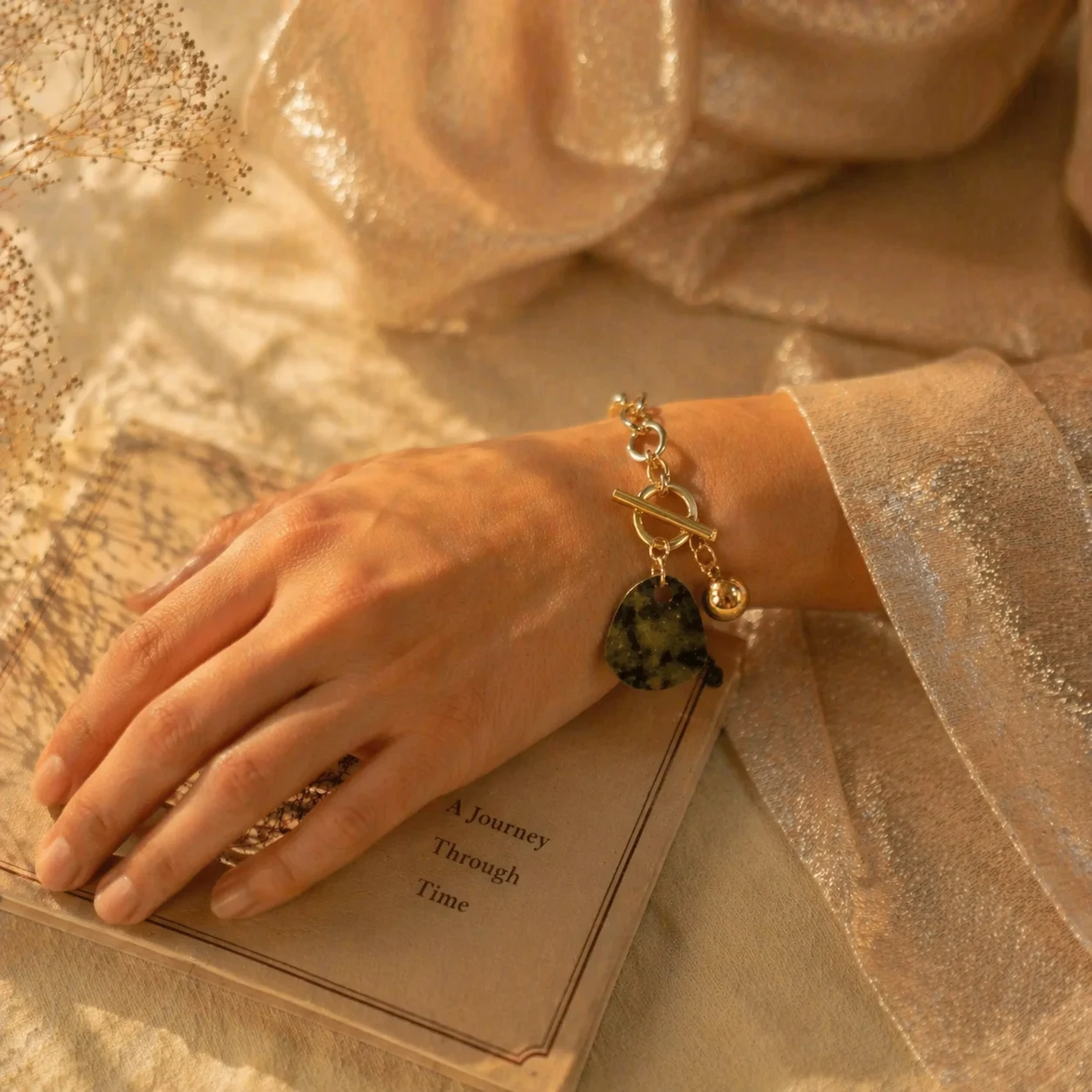 Swarns Pearl Muse Bracelet - Image 3
