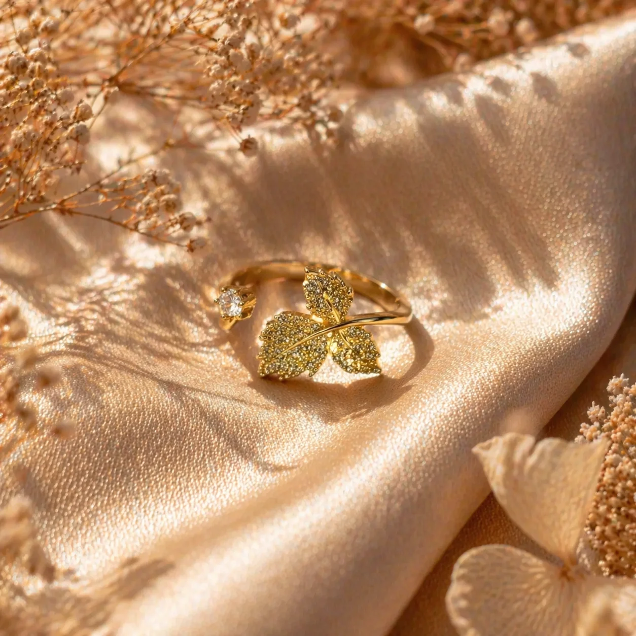 Swarns Luxe Flutter Ring - Image 3