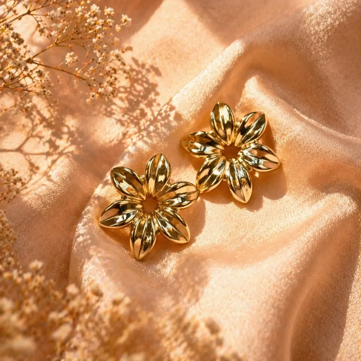 Swarns Aurelia Bloom Studs - Image 4